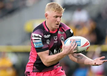 Catalans Dragons ponder shock move for Castleford Tigers quota star