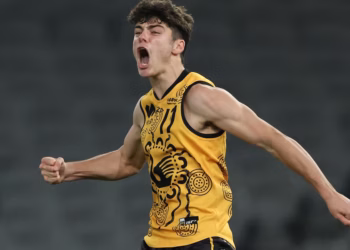 Left footed midfielder joins Collingwood