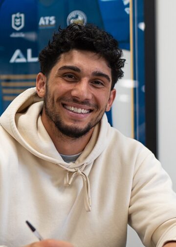 Isaiah Iongi extends with the Eels