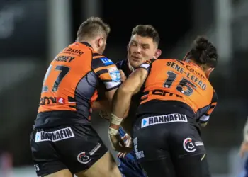 NRL Club Steps Up Contract Talks with Castleford Tigers Veteran Forward