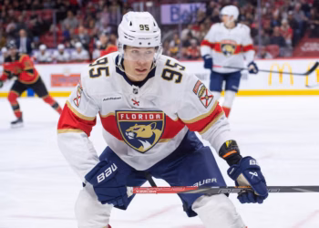 Panthers propel past Senators in divisional battle