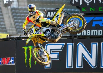 Supercross Fever Hits This Saturday! Fans Rally Behind Ken Roczen as the 2026 Season Kicks Off 🏁❤️