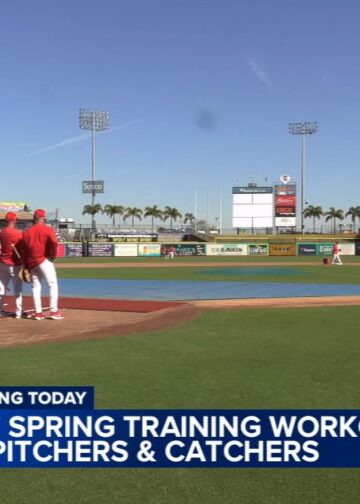 Phillies pitchers, catchers report for first day of spring training