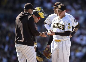 Padres avoid sweep as rookie manager Craig Stammen continues learning on the job